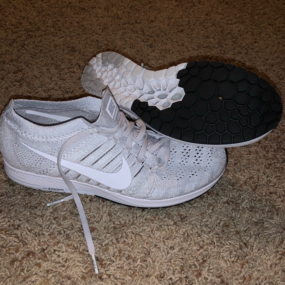 Brand new men’s Nike zoom flynit streaks